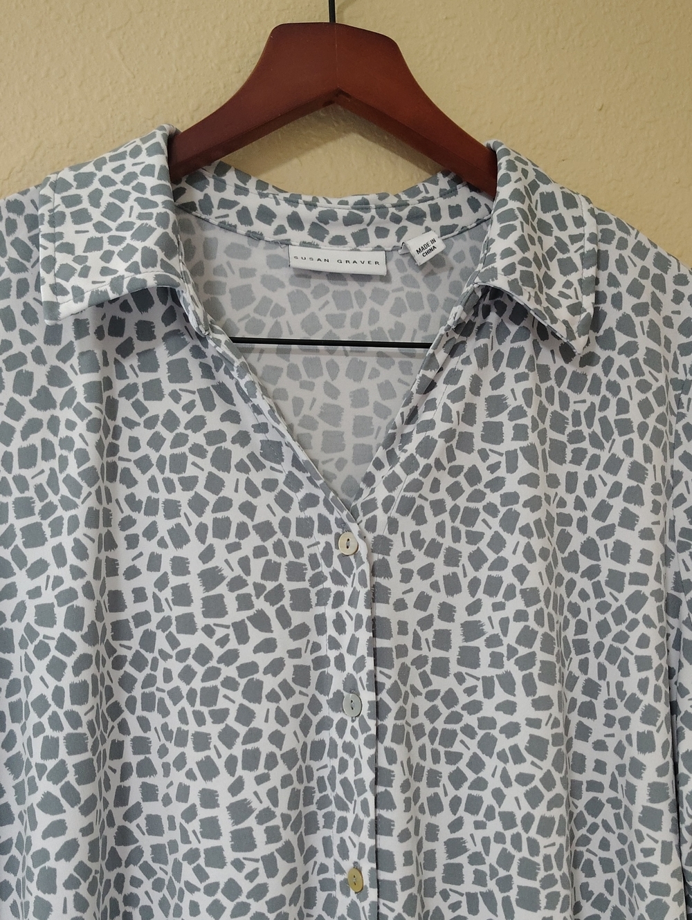 Susan Graver Animal Print Liquid Knit 3/4 Sleeves Button Relaxed Blouse Size XL - Picture 3 of 14